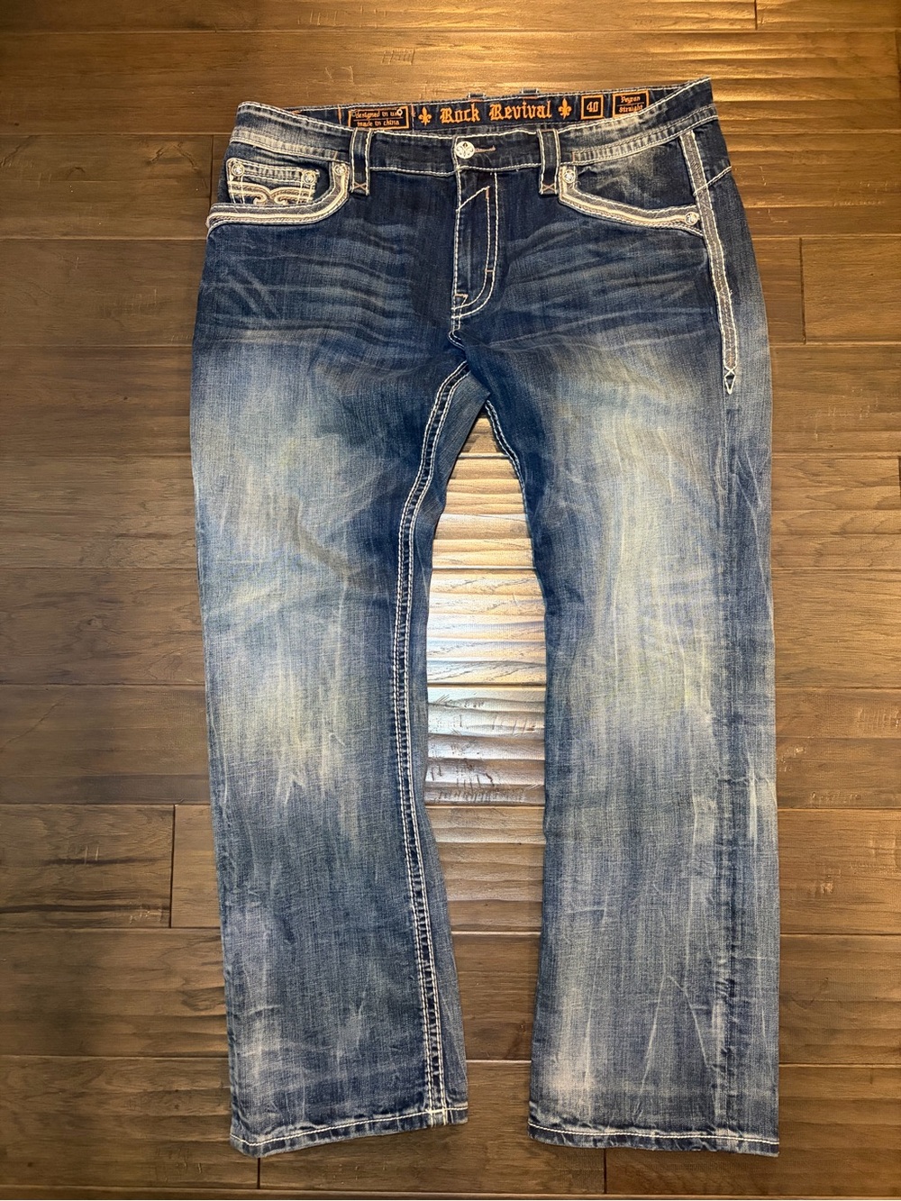 Rock Revival white stitch Men’s Faded Blue bootcut Jeans. Size 40. Silver accent